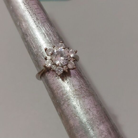 925 Silver Flower Ring with Crystals in Middle Size 7.5 - Picture 3 of 5